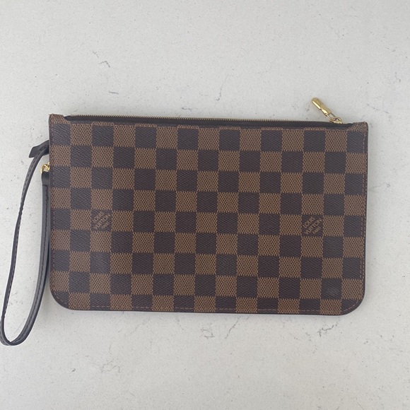 AUTHENTIC LV clutch - Barely used! - Picture 2 of 4